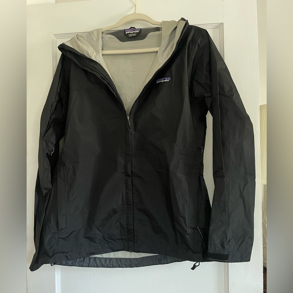 Patagonia zip up hooded rain jacket